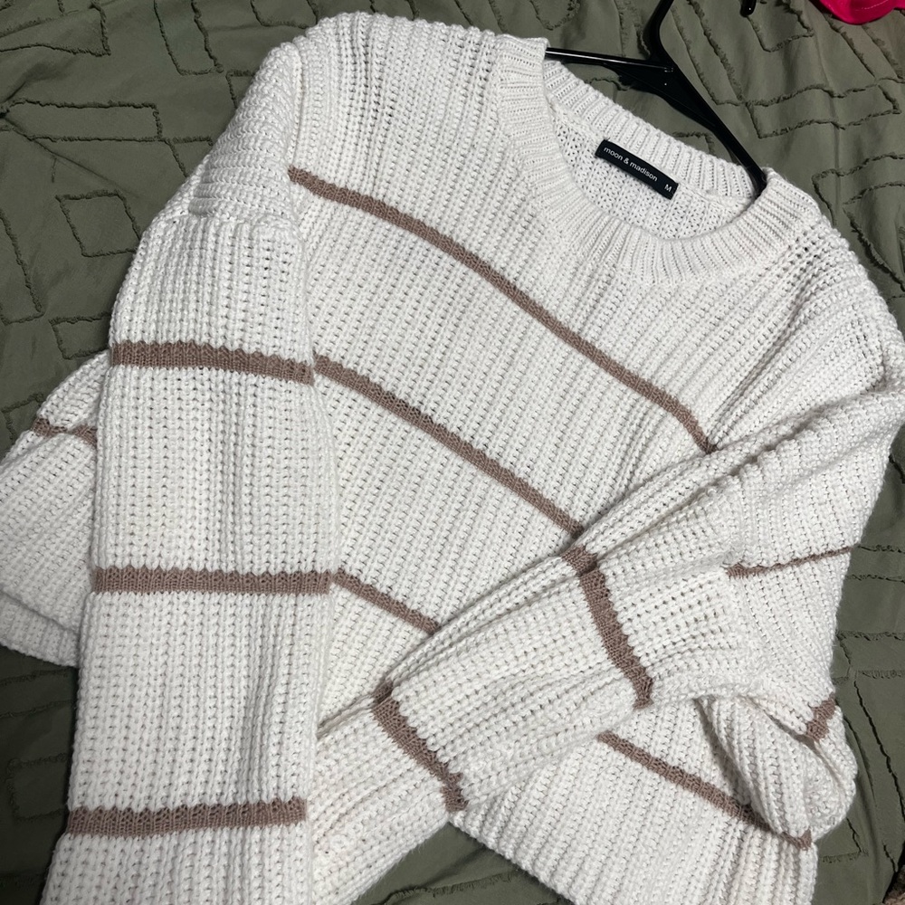 Moon & Madison White and Brown Crew Neck Sweater